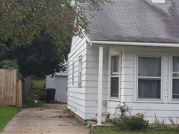 3rd image of 1246 Hollywood St NE
