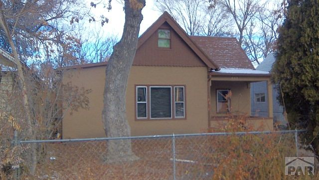 1st image of 805 E 2nd St