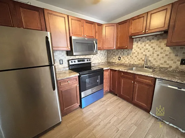 14 Heron St APT 208, West Roxbury, MA 02132