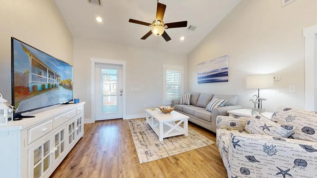 325 Governor Dr — Photo 2