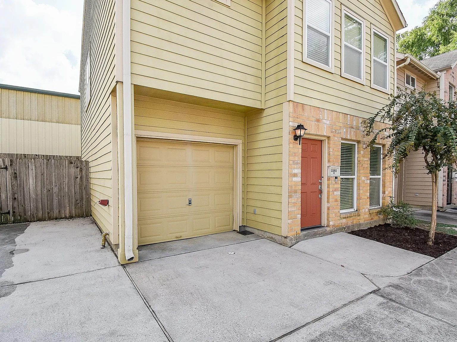 2 bed, 2.5 bath, 1432 sqft, $1,850 — Photo 2