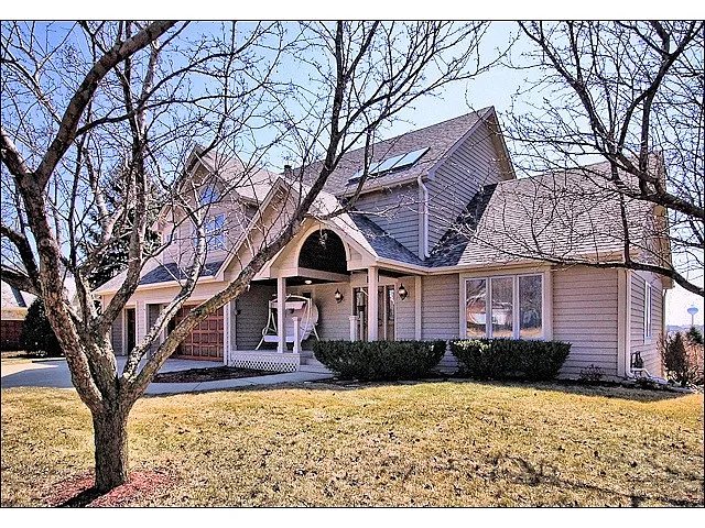 828 Queens Gate Cir photo 1