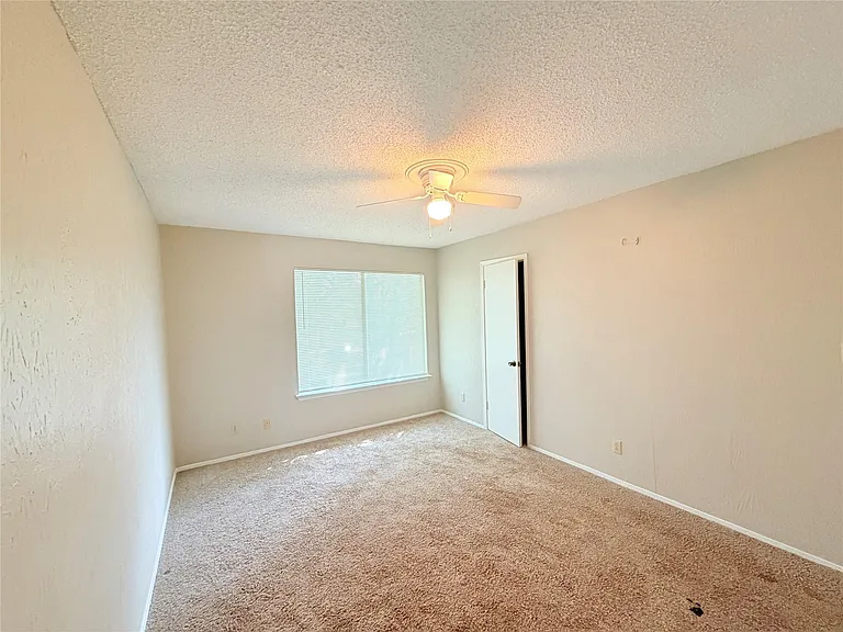 9611 Blue Creek Ln — Photo 20