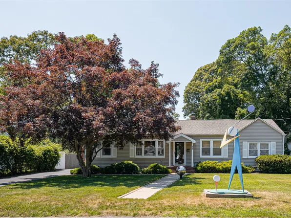 84 Country Club Road, Bellport Village, NY 11713