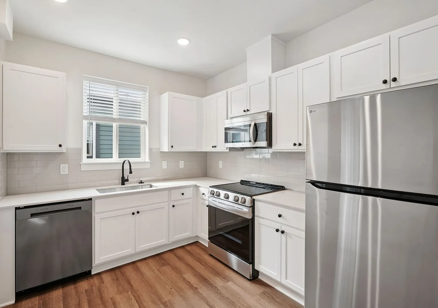 River Park Apartments — Photo 1