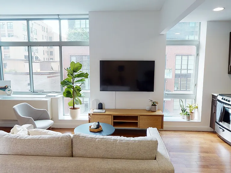 260 W 26th St #8T — Photo 3