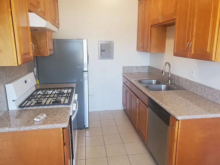 1128 Raymond Ave #6 — Photo 5