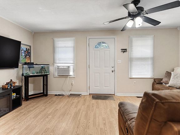 5th image of 21 Milk St Suite 4