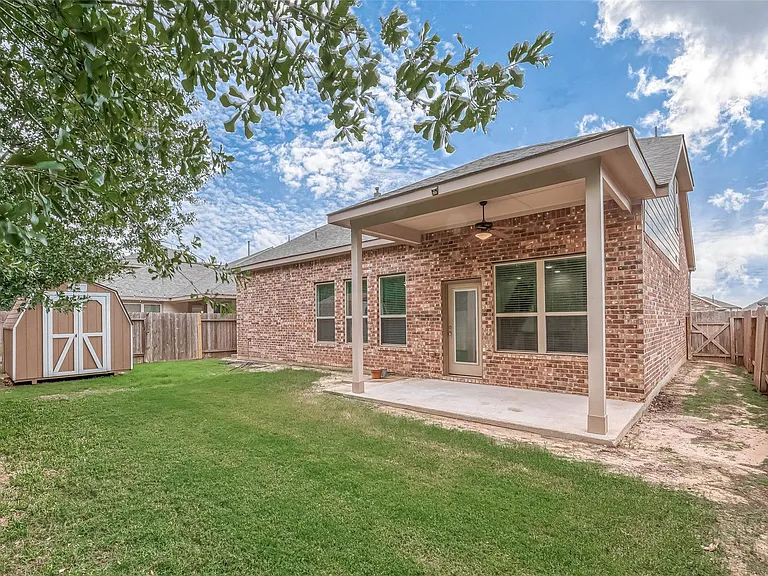 2261 Oak Circle Dr N — Photo 48