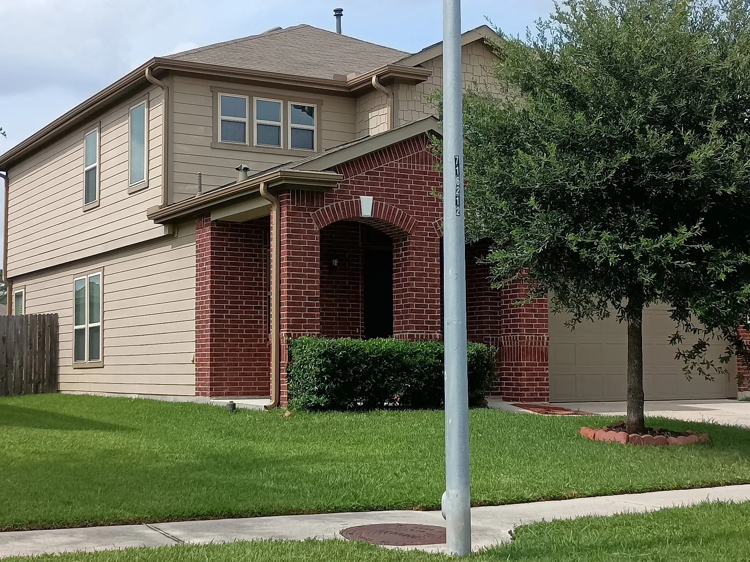 4 bed, 2.5 bath, 2750 sqft, $2,300 — Photo 1