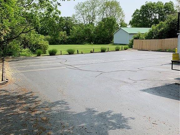3rd image of 7200 N Main St
