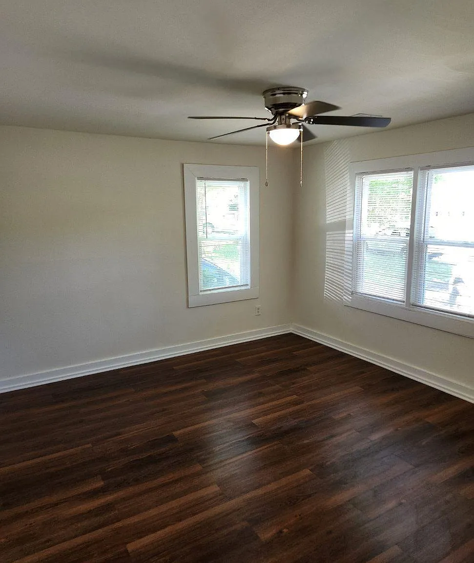 910 N Hodge St — Photo 3