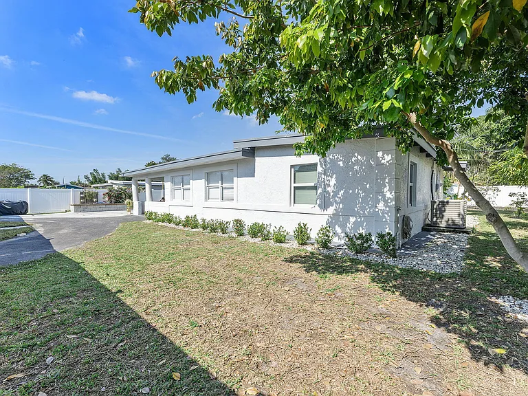 2629 SW 6th Ct — Photo 32