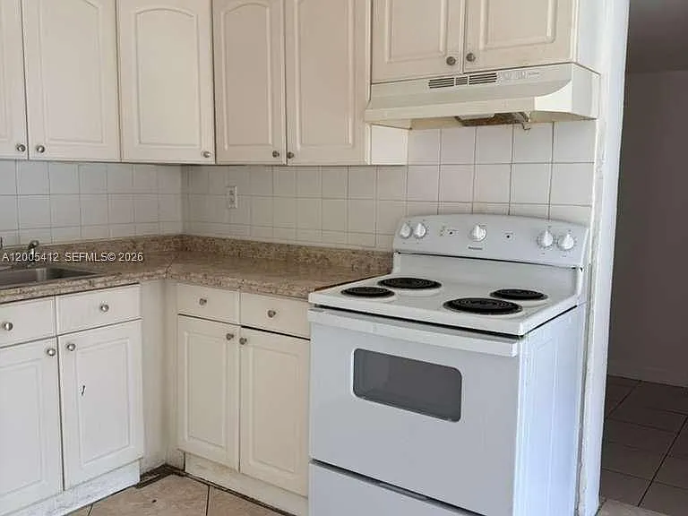1942 Adams St #1944 — Photo 3
