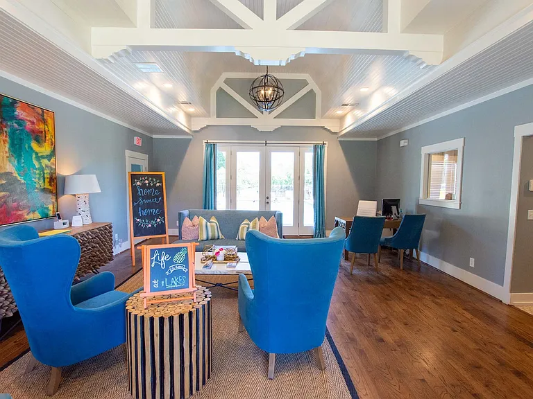 The Lakes Apartments
