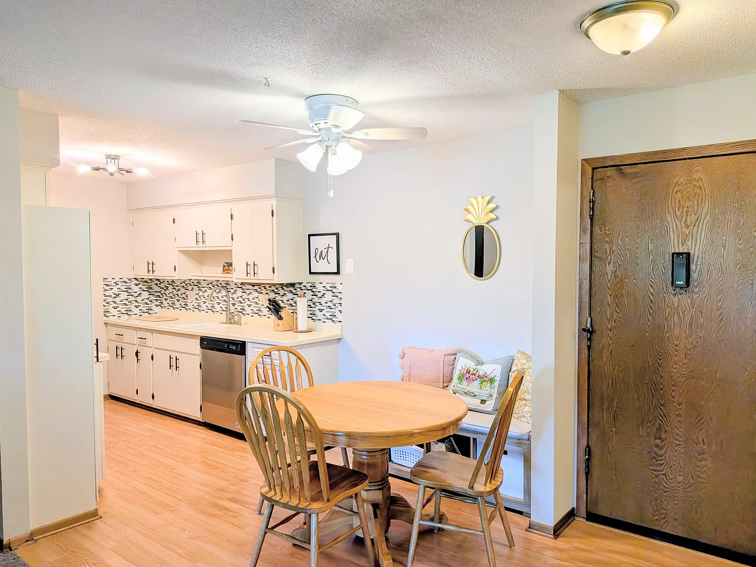 2 bed, 1.5 bath, 1050 sqft, $1,600 — Photo 4
