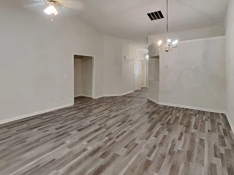 2416 Miller Oaks Cir — Photo 5