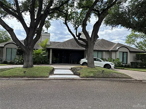2300 SE Greenbriar Sq Photo 1