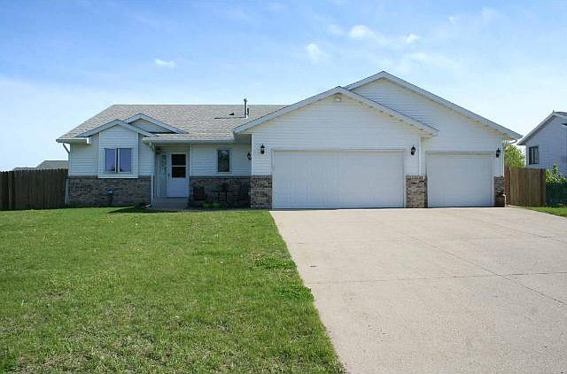 1st image of 505 Aspen Ct W