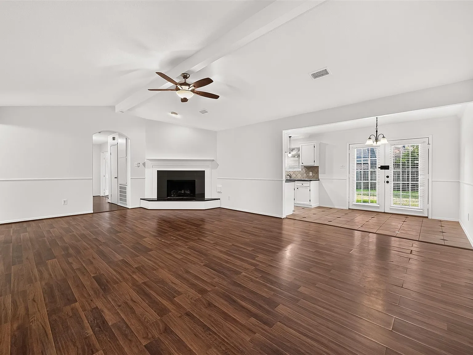 3 bed, 2.0 bath, 1480 sqft, $1,900 — Photo 3