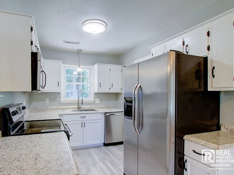443 Robin Dr — Photo 9