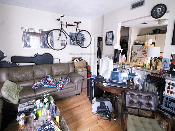 5th image of 1427 Commonwealth Ave APT 302-A