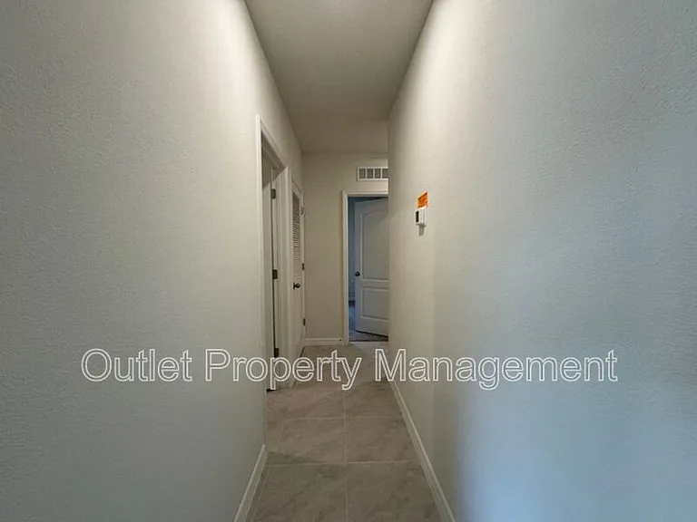 391 Pelham Park Dr — Photo 8