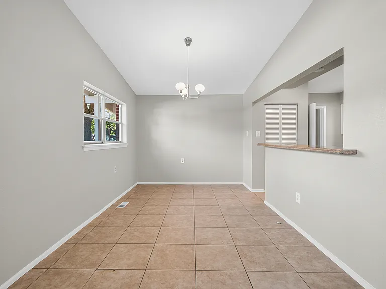2821 Yale St — Photo 7