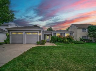 933 Shambliss Ln, Buffalo Grove, IL 60089
