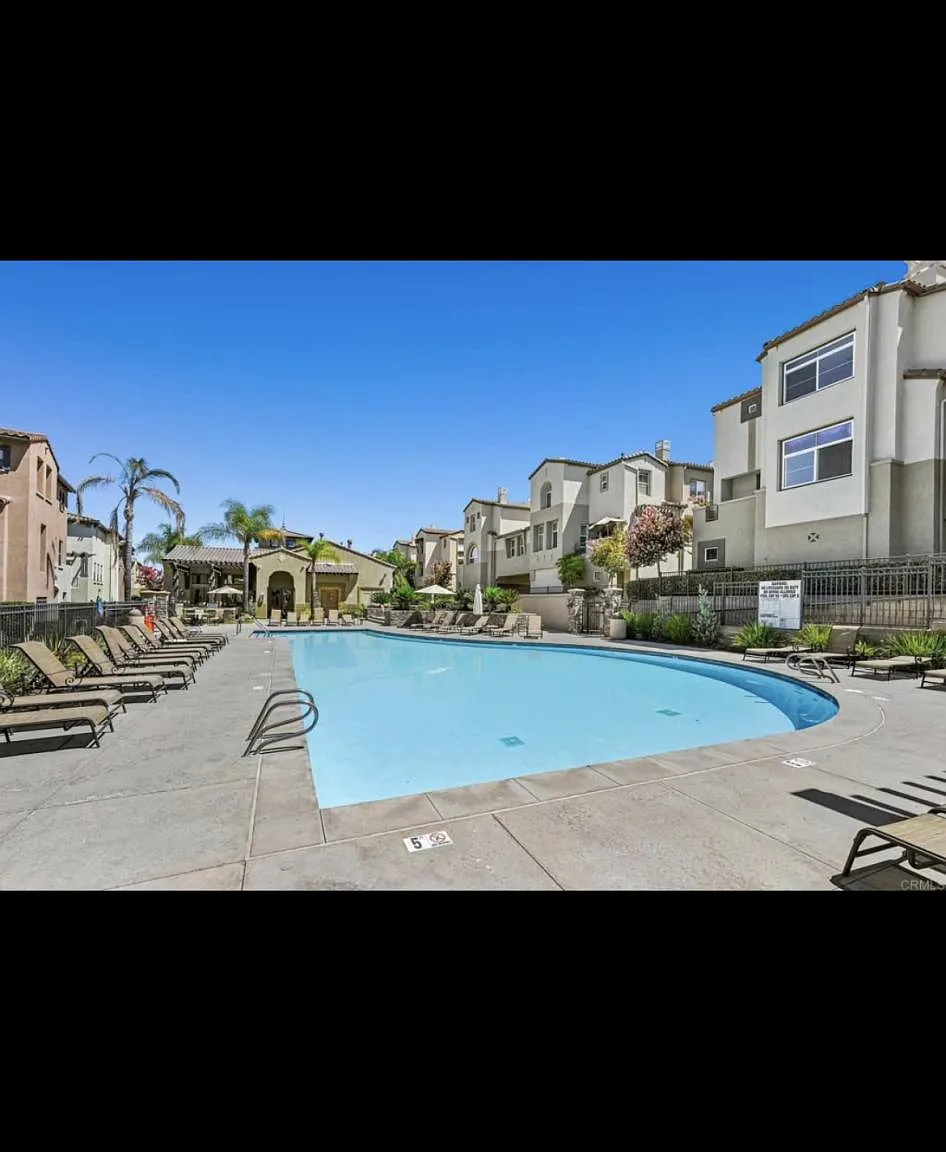 3 bed, 1238 sqft, $3,750 — Photo 2