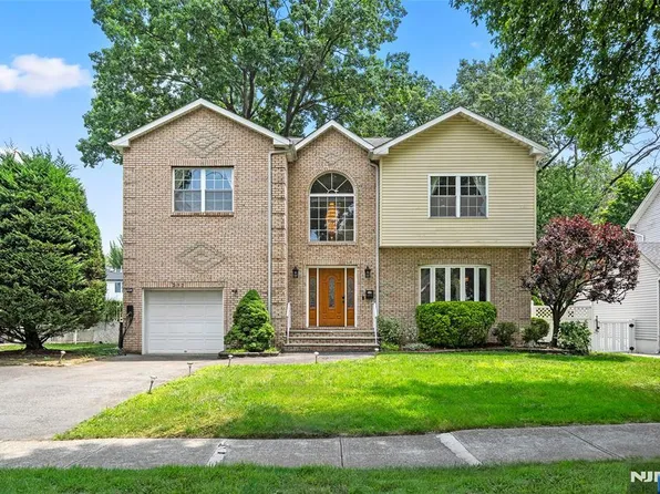 392 Oak Ave, River Edge, NJ 07661