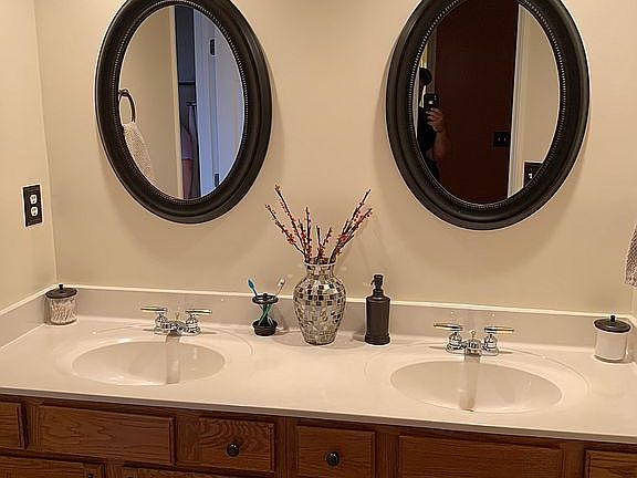 His and hers sink masterbath