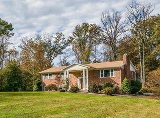12410 Bennett Rd, Herndon, VA 20171