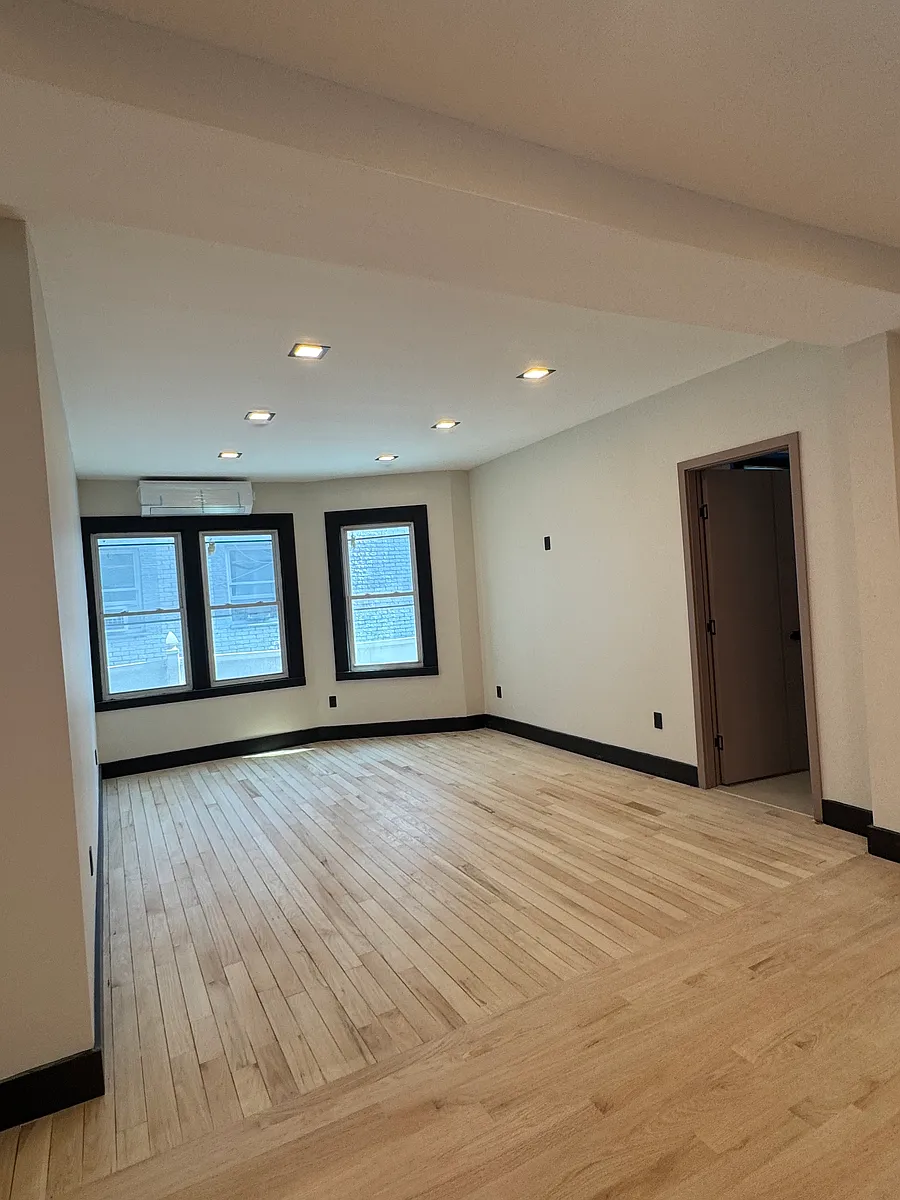 Building Photo - 14610 Hawthorne Ave #1