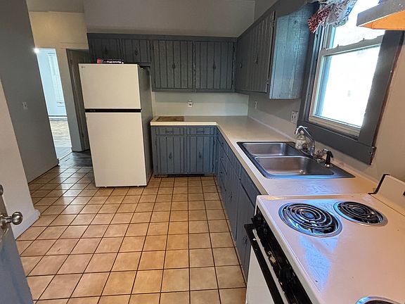 4th image of 51 Tremont Ave #1