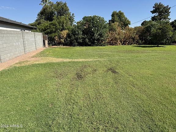 3rd image of 1046 E UNIVERSITY Drive