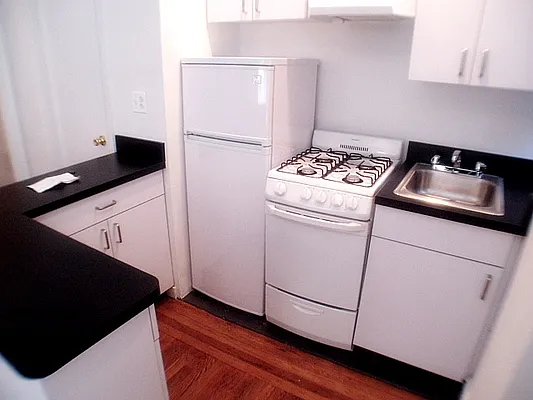 Rented by City Connections Realty | media 3