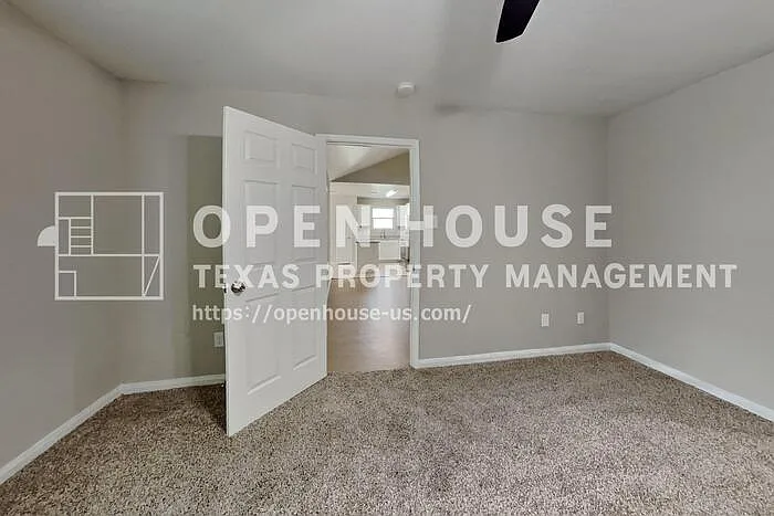 6826 Clover Walk Ln — Photo 8