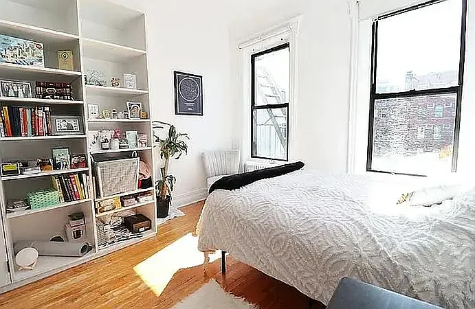 349 W Broadway #21 — Photo 1