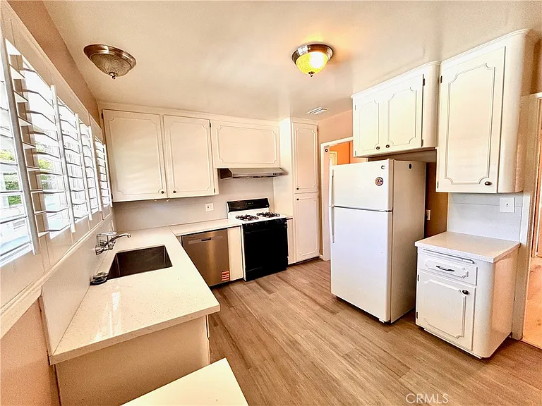 139 N Vecino Ave — Photo 6