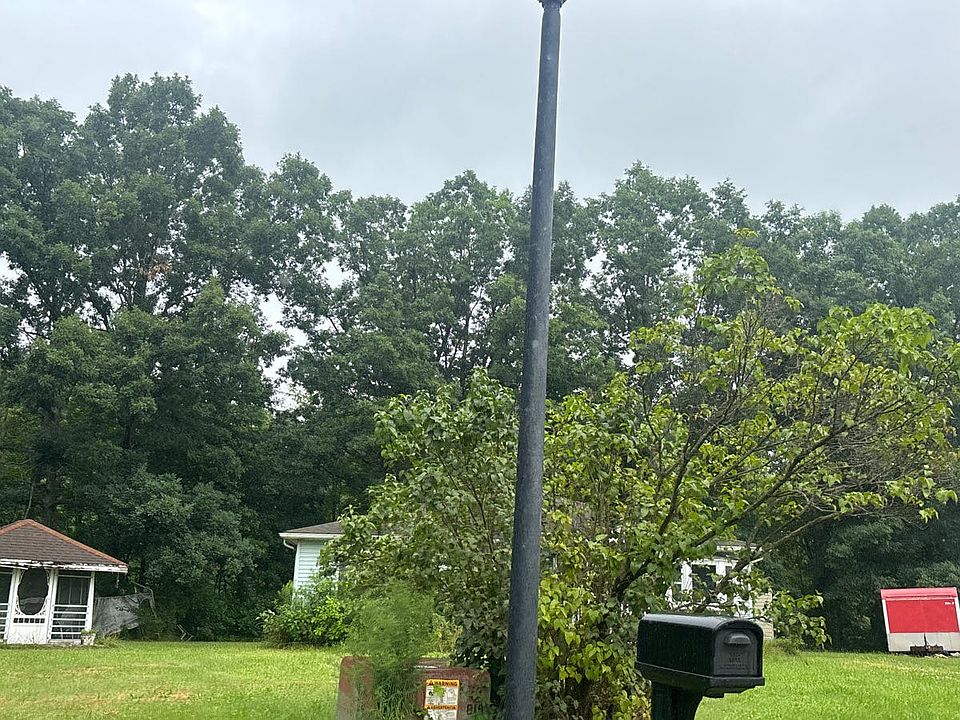 2nd image of 9156 Maple Cir