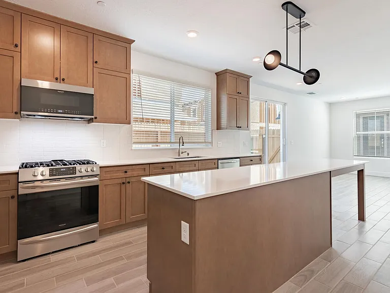 2834 E Tamarind Dr — Photo 8