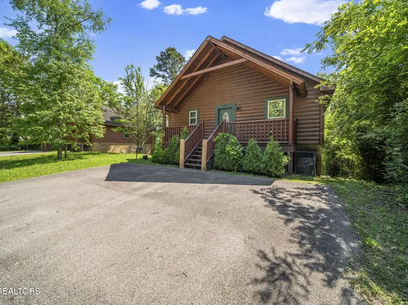 3916 Valley View Dr, Pigeon Forge, TN 37863