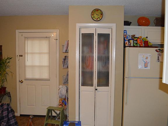 5th image of 1115 N Louisville Ave