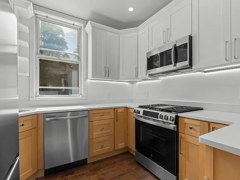 925 Elm St #1 — Photo 8