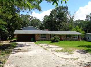 3019 Dantzler St, Moss Point, MS 39563