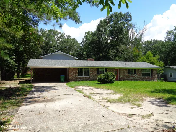 3019 Dantzler St, Moss Point, MS 39563