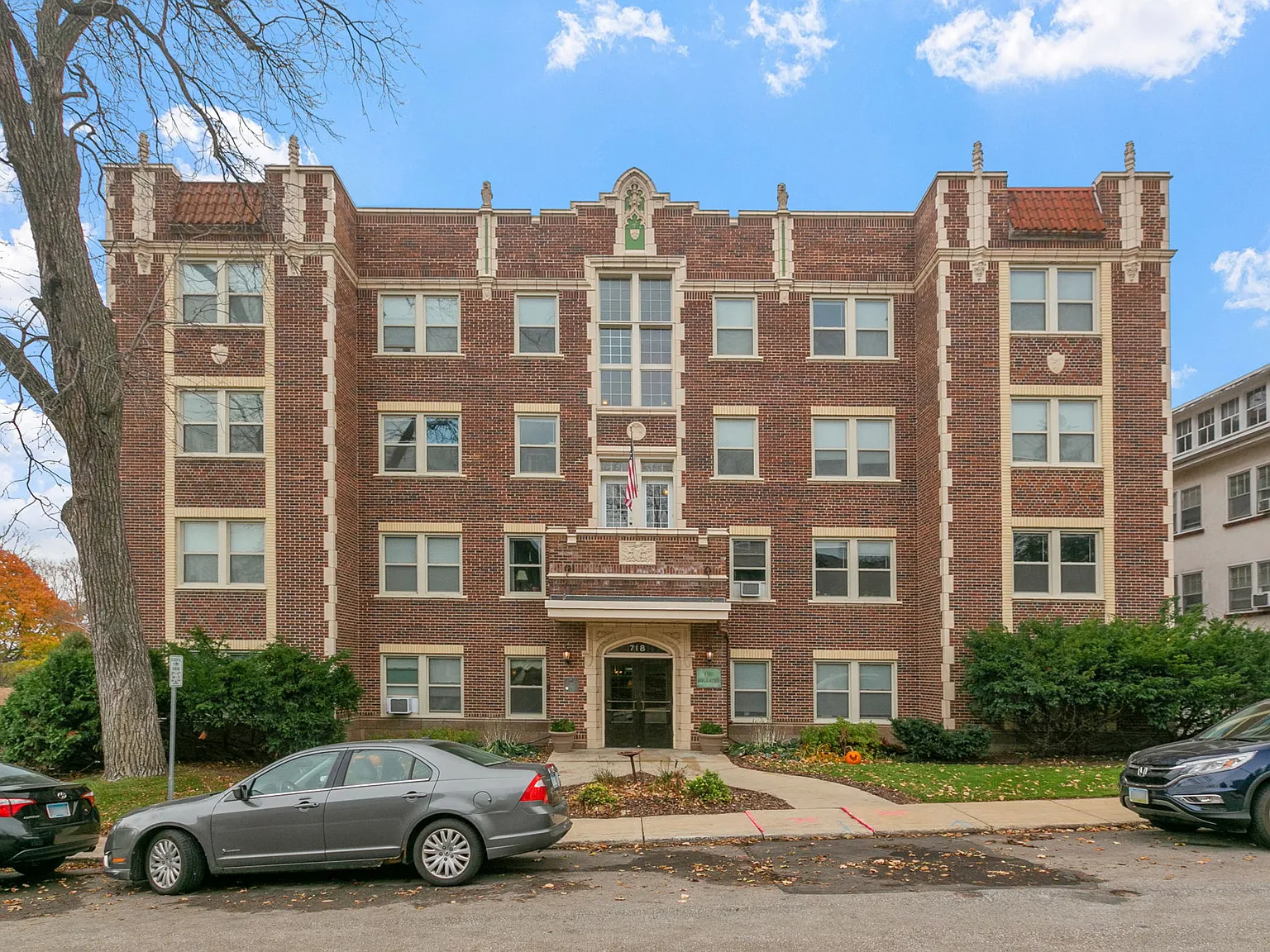 Hillside Apartments — Photo 2
