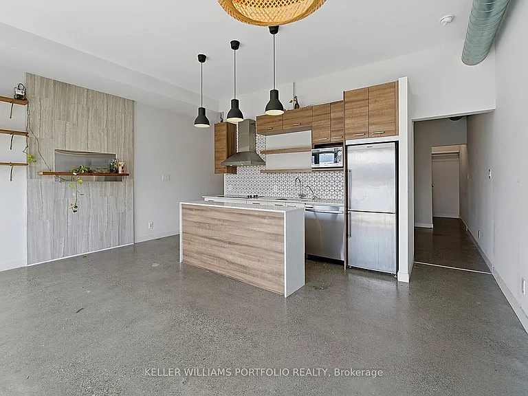 569 King St E #407 — Photo 9