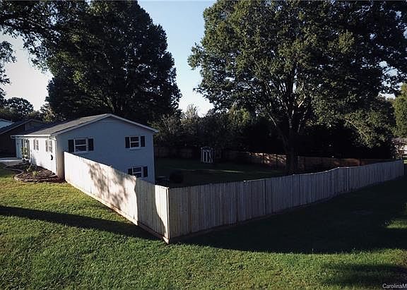 3rd image of 2580 Belshire Dr